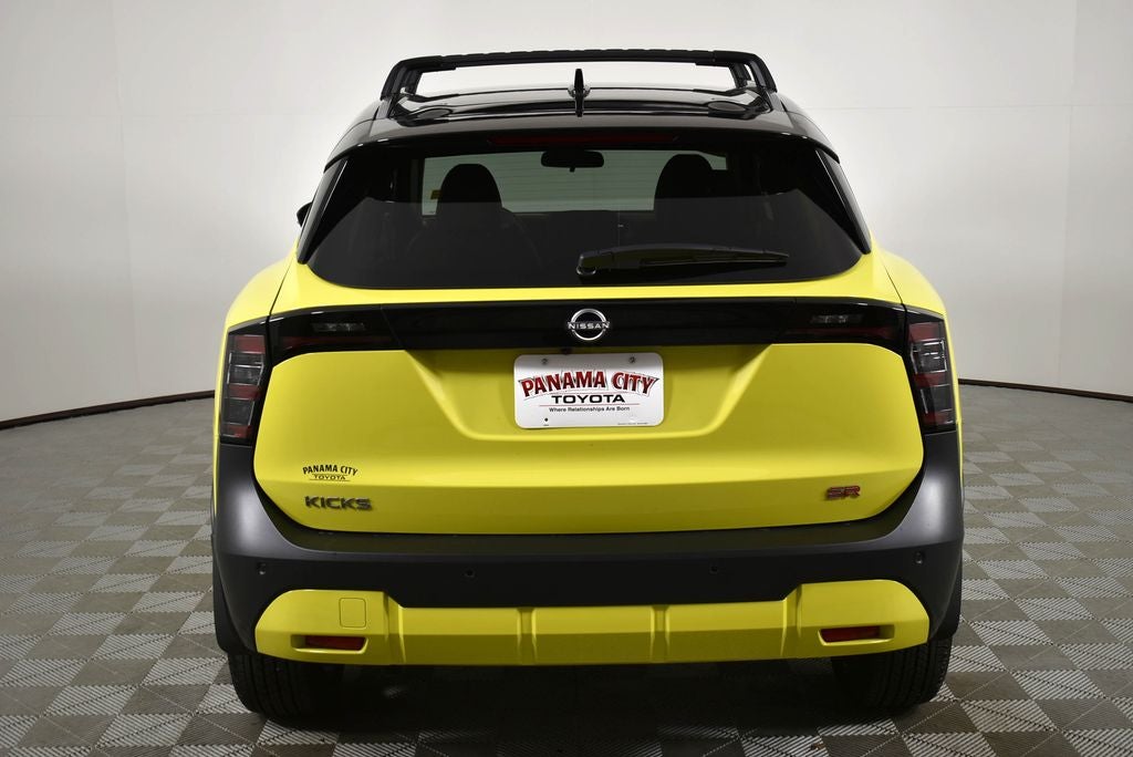2025 Nissan Kicks SR
