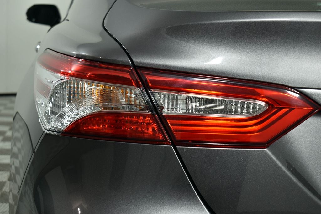 2018 Toyota Camry Hybrid LE