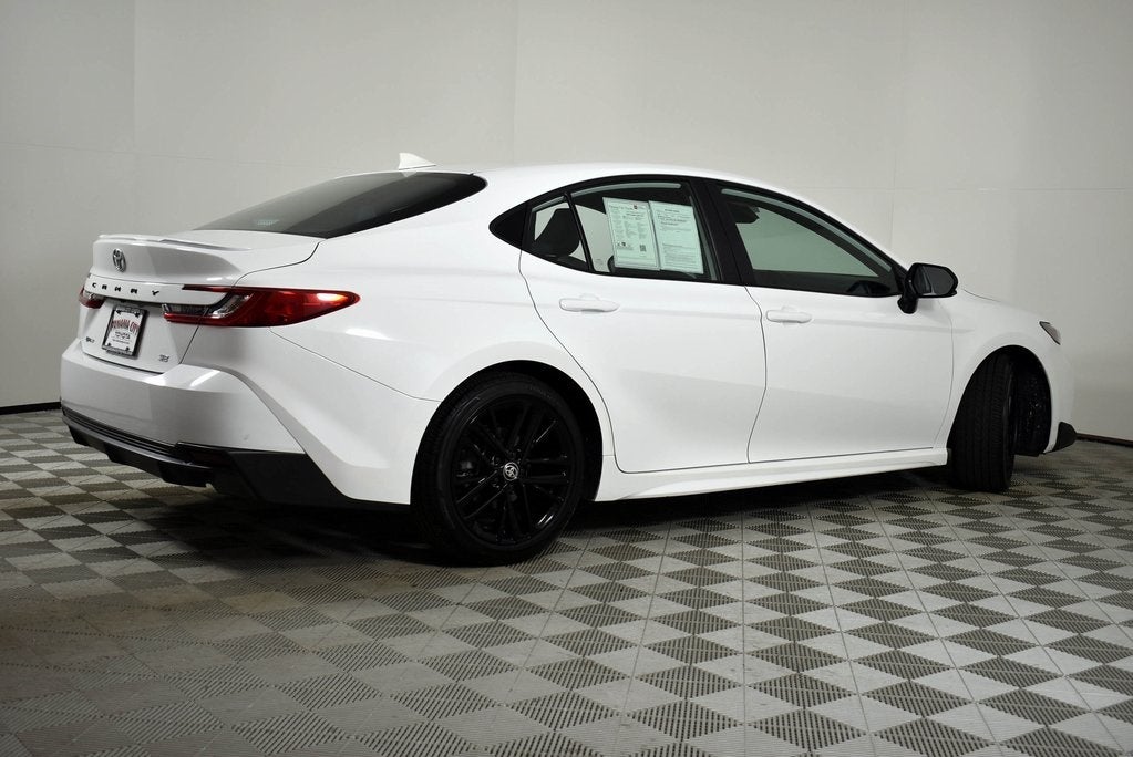 2025 Toyota Camry SE