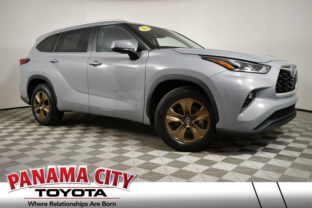 2023 Toyota Highlander Hybrid Bronze Edition