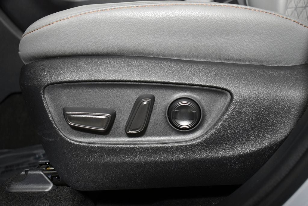 2023 Toyota Highlander Hybrid Bronze Edition