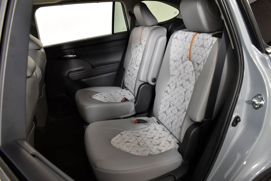 2023 Toyota Highlander Hybrid Bronze Edition