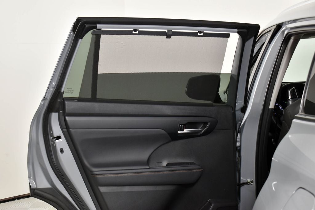 2023 Toyota Highlander Hybrid Bronze Edition