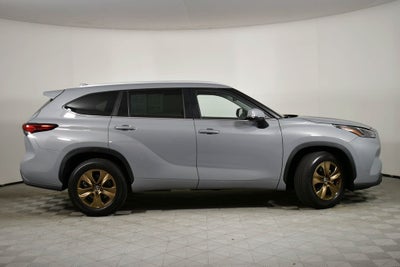2023 Toyota Highlander Hybrid Bronze Edition