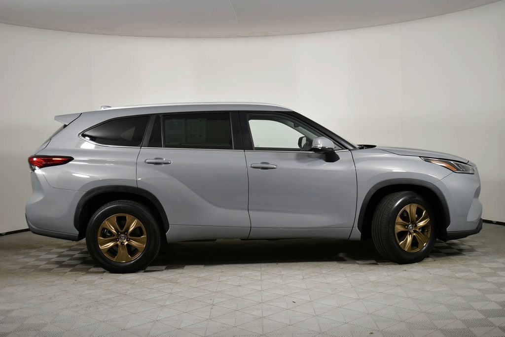 2023 Toyota Highlander Hybrid Bronze Edition