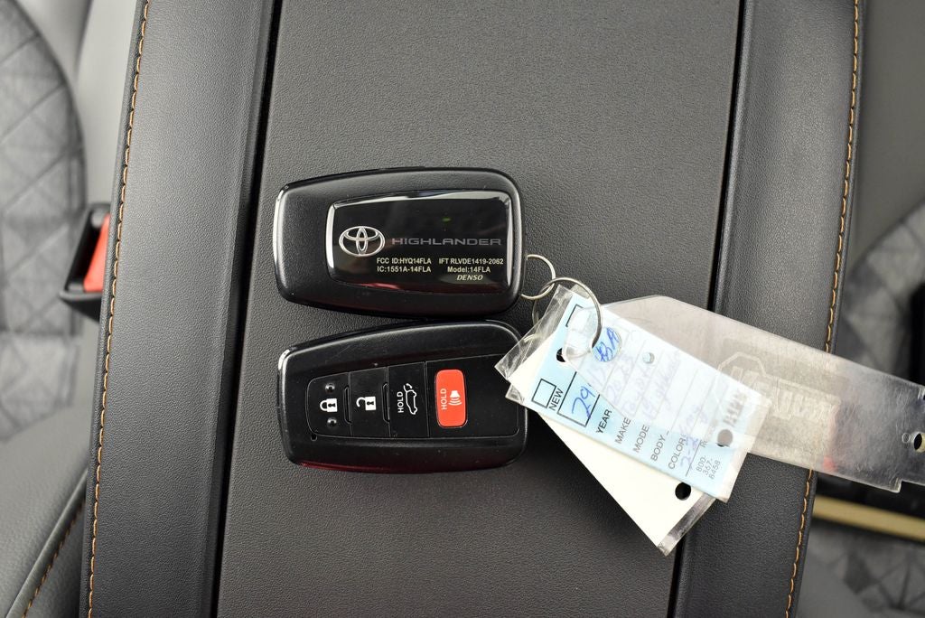 2023 Toyota Highlander Hybrid Bronze Edition