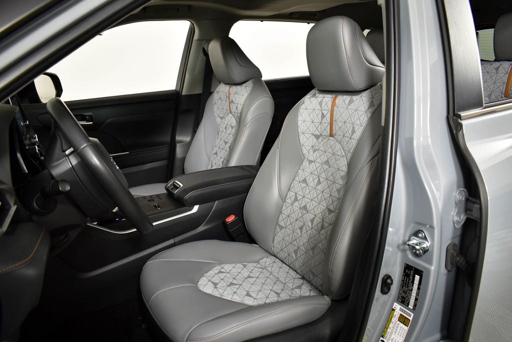 2023 Toyota Highlander Hybrid Bronze Edition