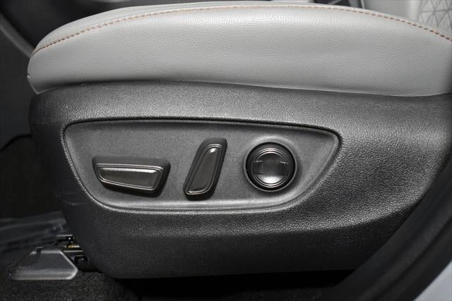 2023 Toyota Highlander Hybrid Bronze Edition