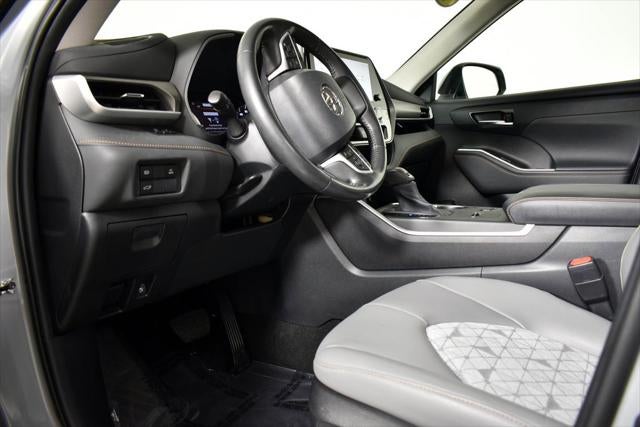 2023 Toyota Highlander Hybrid Bronze Edition