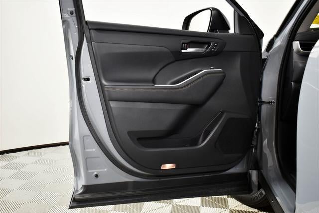 2023 Toyota Highlander Hybrid Bronze Edition