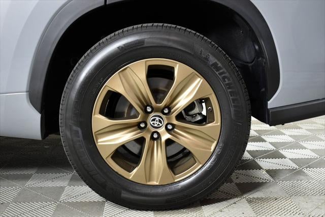 2023 Toyota Highlander Hybrid Bronze Edition