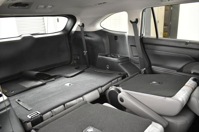 2023 Toyota Highlander Hybrid Bronze Edition