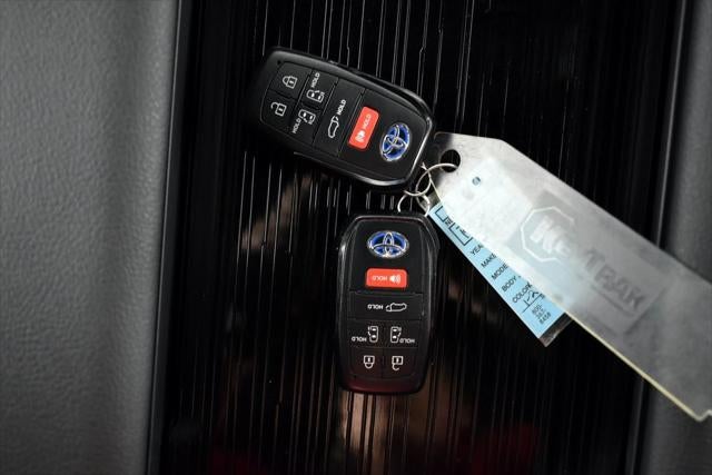 2025 Toyota Sienna XSE 7 Passenger