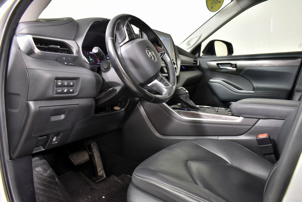 2021 Toyota Highlander Hybrid Platinum
