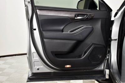 2021 Toyota Highlander Hybrid Platinum