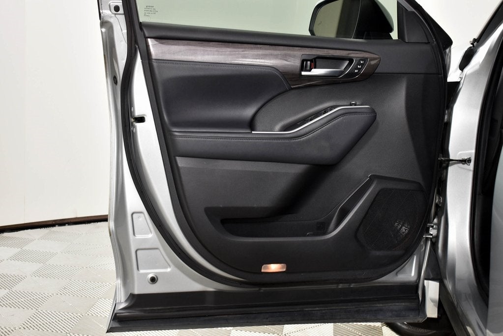 2021 Toyota Highlander Hybrid Platinum