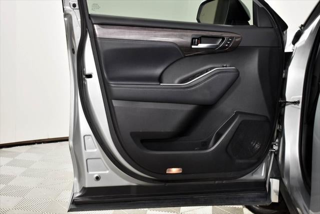 2021 Toyota Highlander Hybrid Platinum