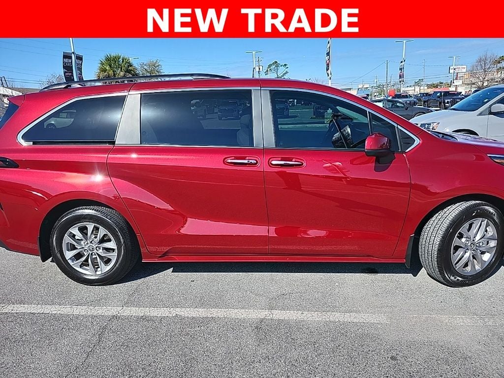 2025 Toyota Sienna XLE
