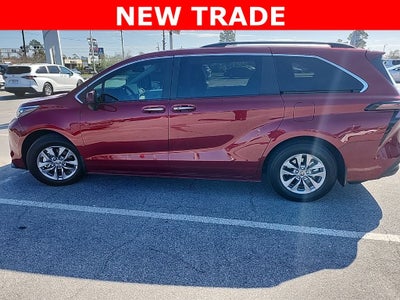 2025 Toyota Sienna XLE