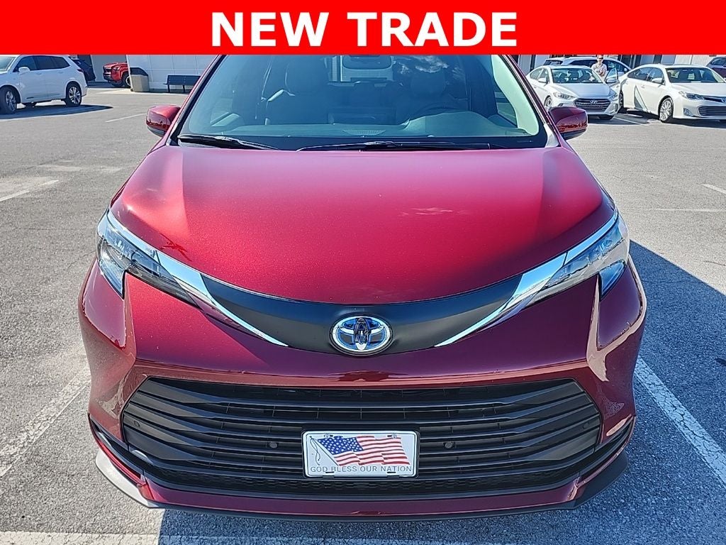 2025 Toyota Sienna XLE