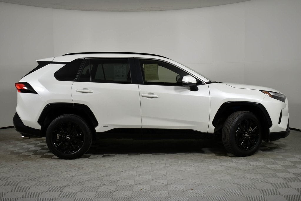 2022 Toyota RAV4 Hybrid SE