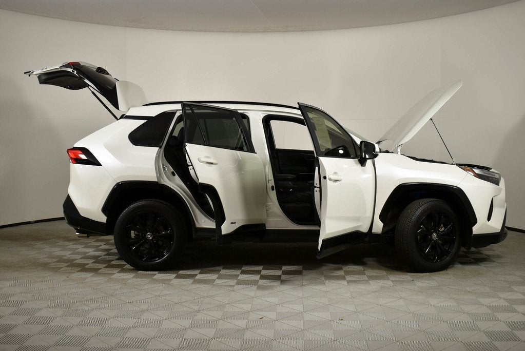 2022 Toyota RAV4 Hybrid SE