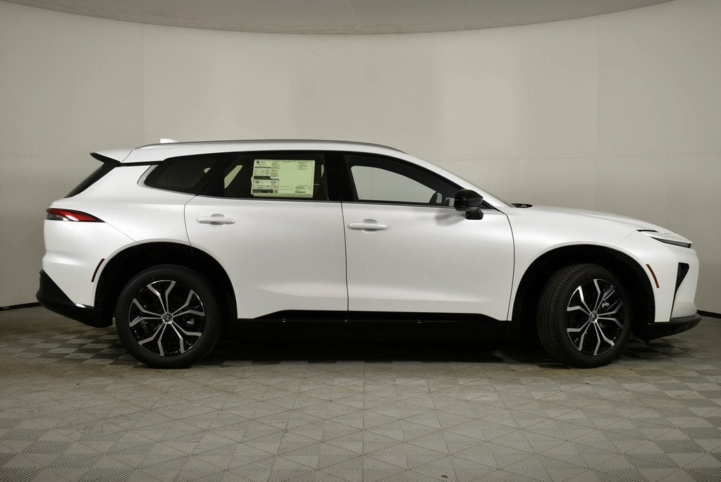 2025 Toyota Toyota Crown Signia XLE