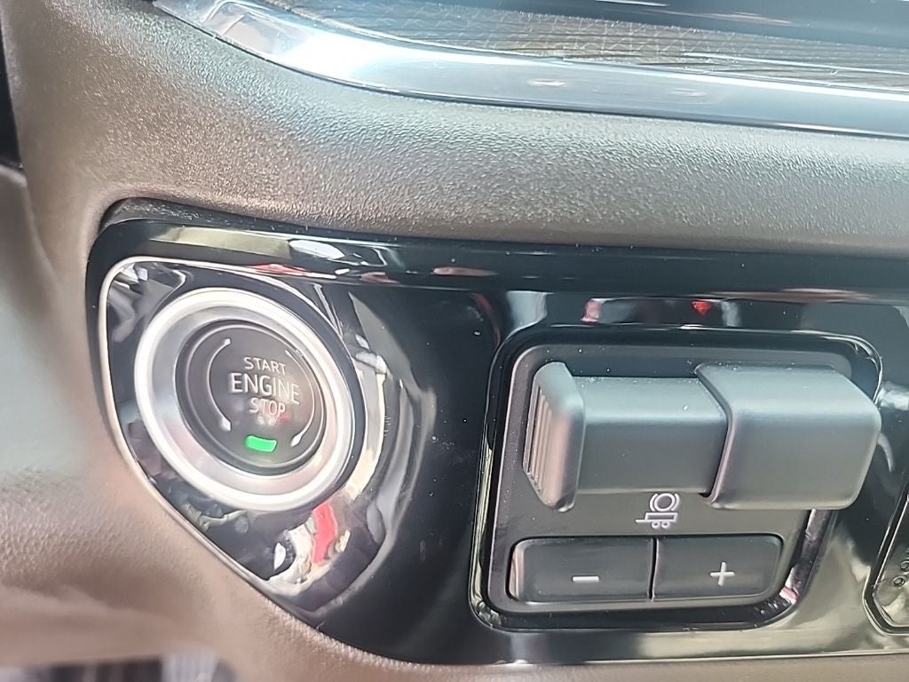 2025 Chevrolet Silverado RST
