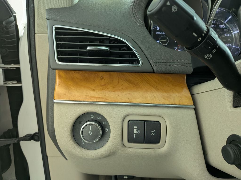 2010 Lincoln MKT Base
