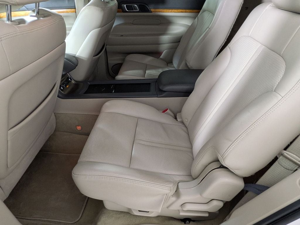 2010 Lincoln MKT Base