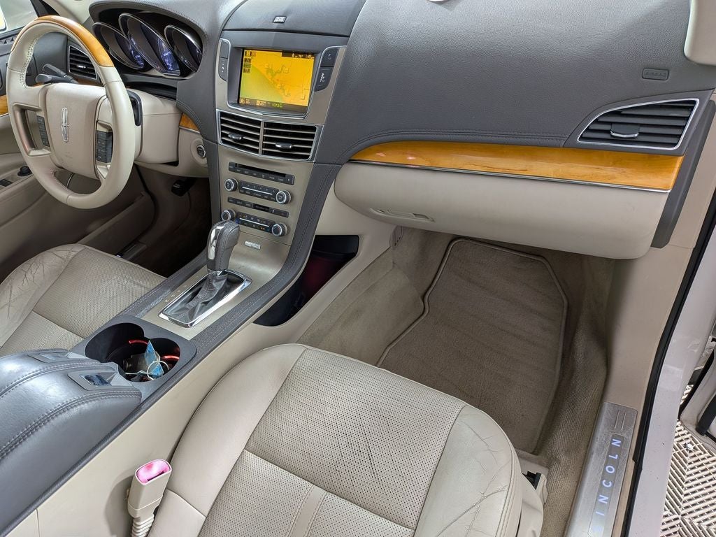 2010 Lincoln MKT Base