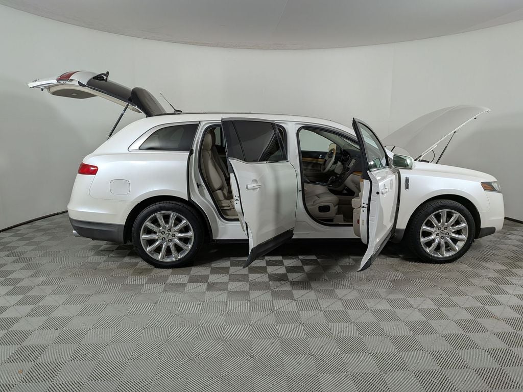 2010 Lincoln MKT Base