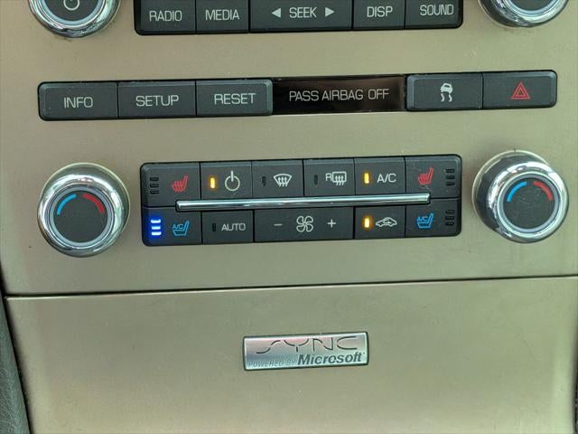 2010 Lincoln MKT Base