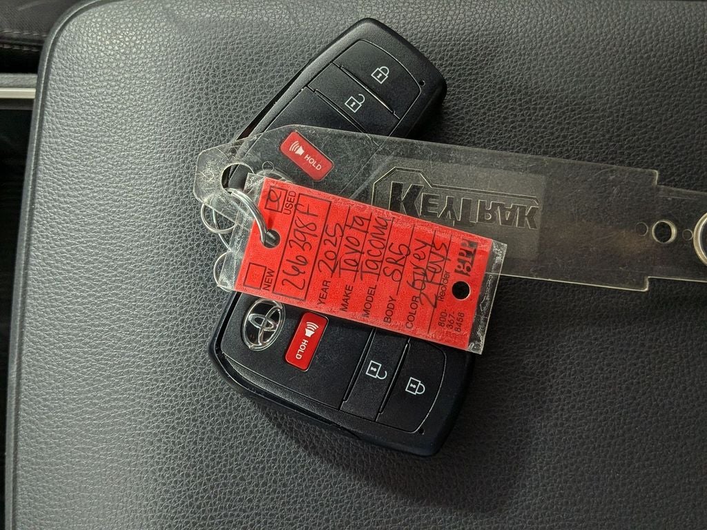 2025 Toyota TACOMA SR5 SR5