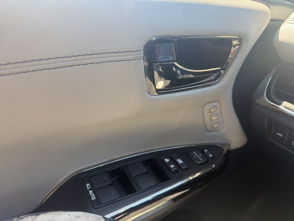 2013 Toyota AVALON Limited