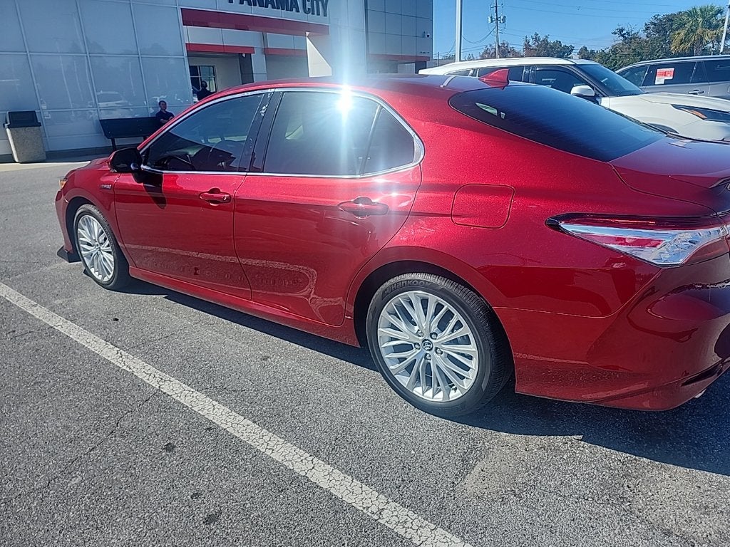 2020 Toyota Camry Hybrid XLE