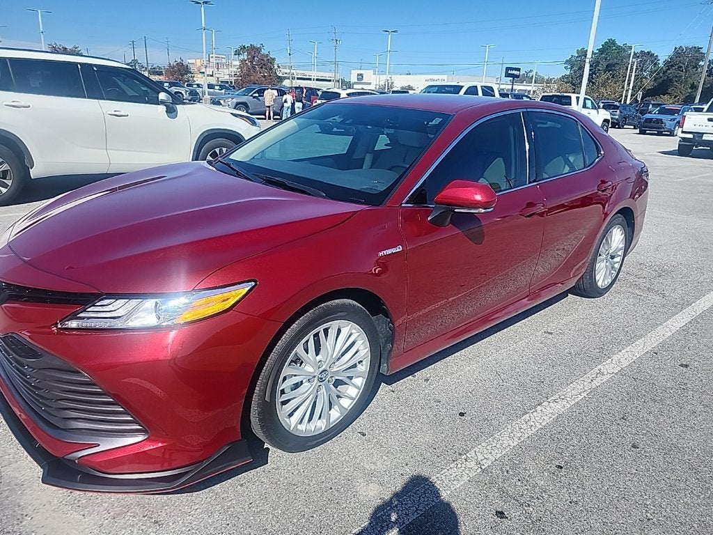 2020 Toyota Camry Hybrid XLE