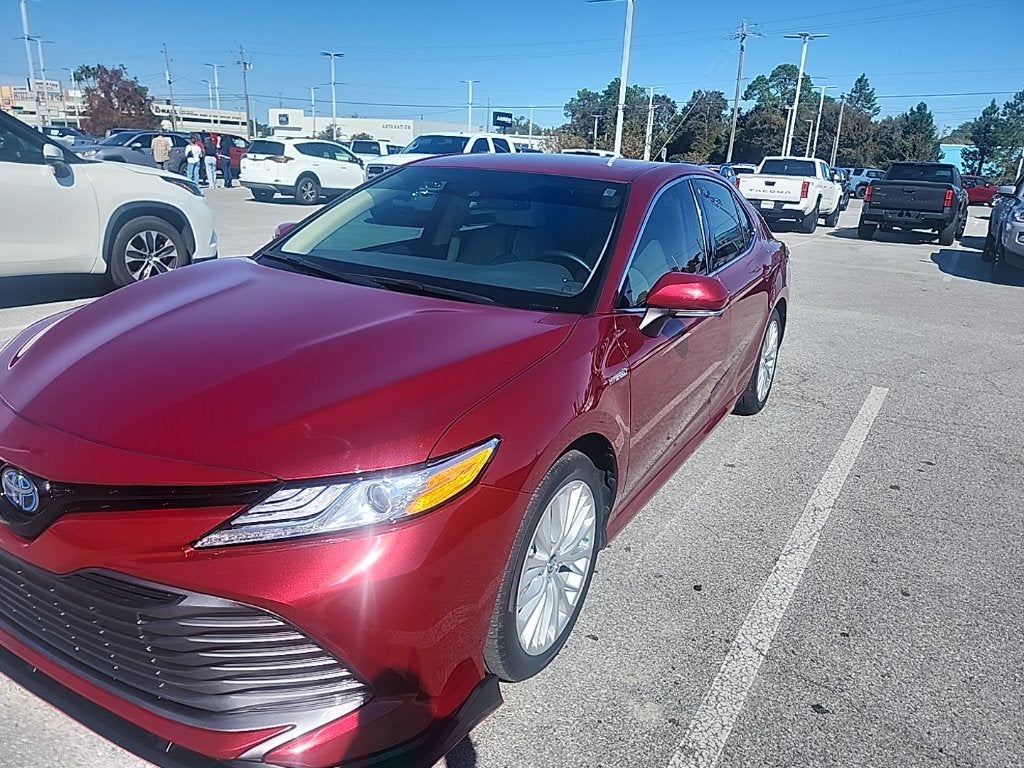 2020 Toyota Camry Hybrid XLE