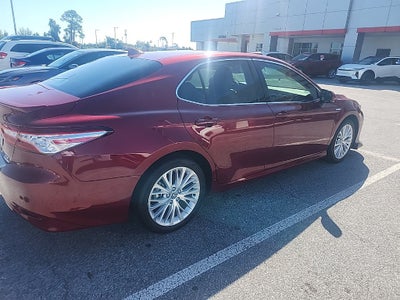 2020 Toyota Camry Hybrid XLE