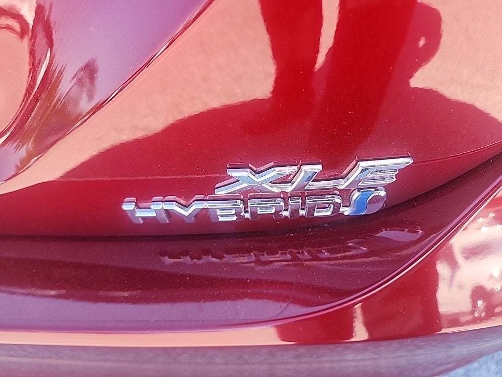 2020 Toyota Camry Hybrid XLE