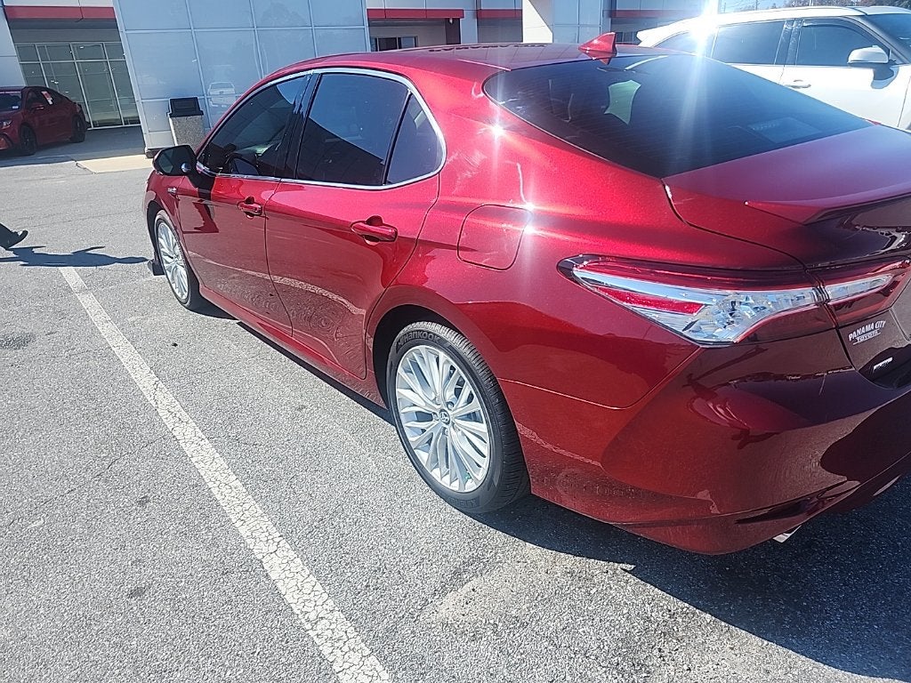 2020 Toyota Camry Hybrid XLE