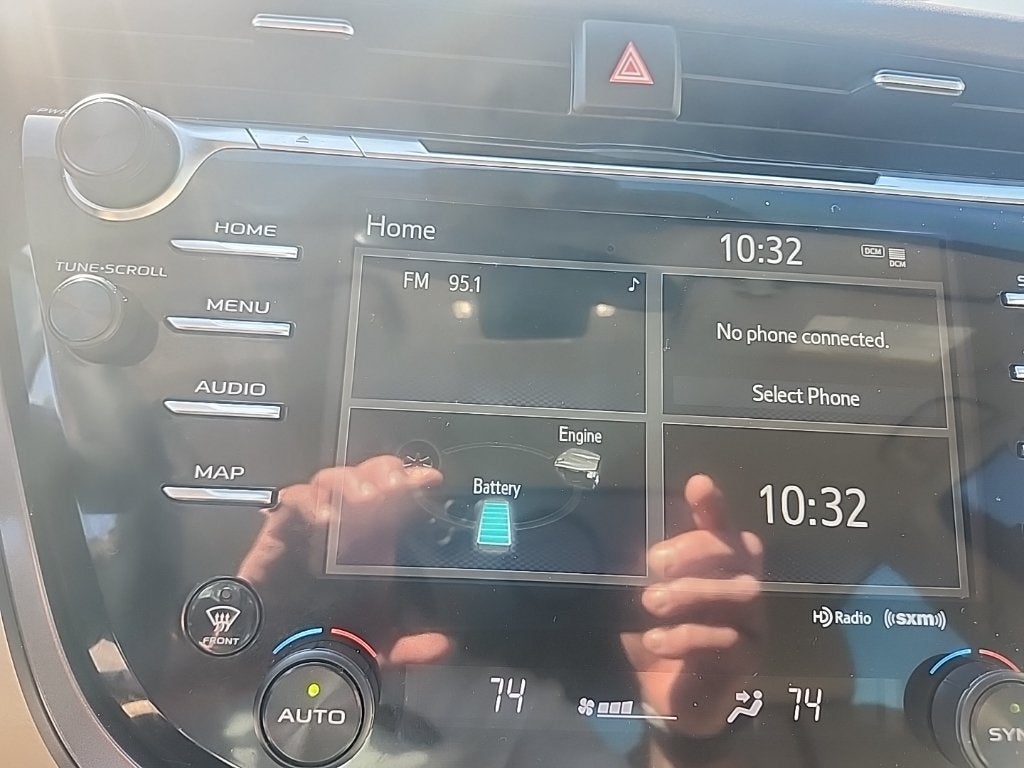 2020 Toyota Camry Hybrid XLE
