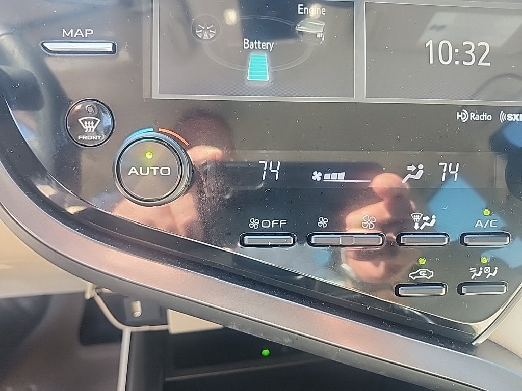 2020 Toyota Camry Hybrid XLE