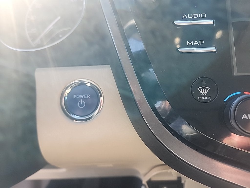 2020 Toyota Camry Hybrid XLE