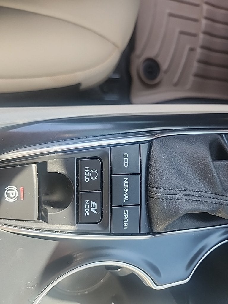 2020 Toyota Camry Hybrid XLE
