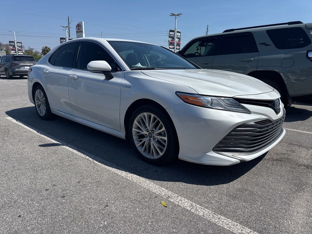2020 Toyota Camry Hybrid XLE