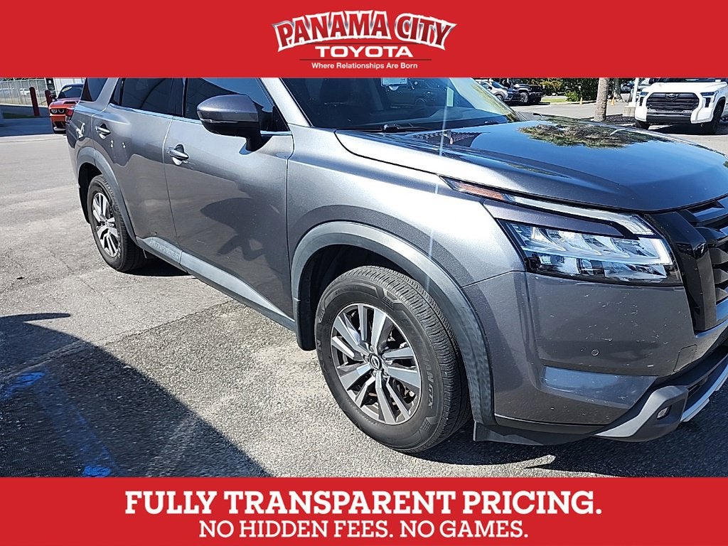 2022 Nissan Pathfinder SL