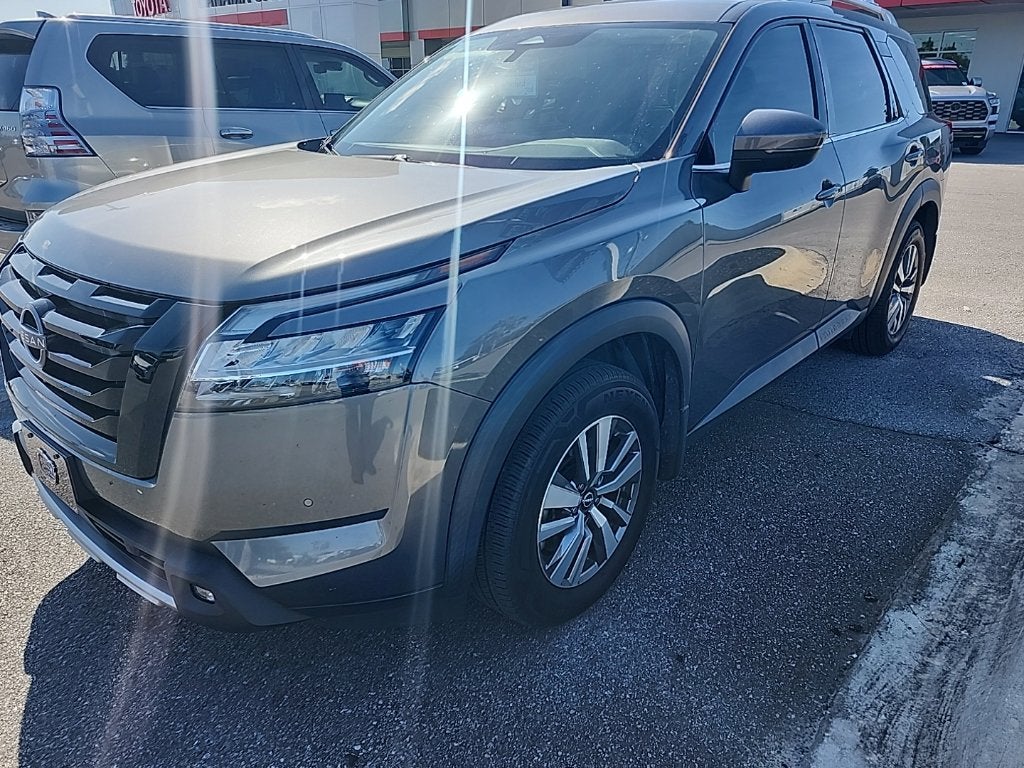 2022 Nissan Pathfinder SL