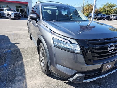 2022 Nissan Pathfinder SL