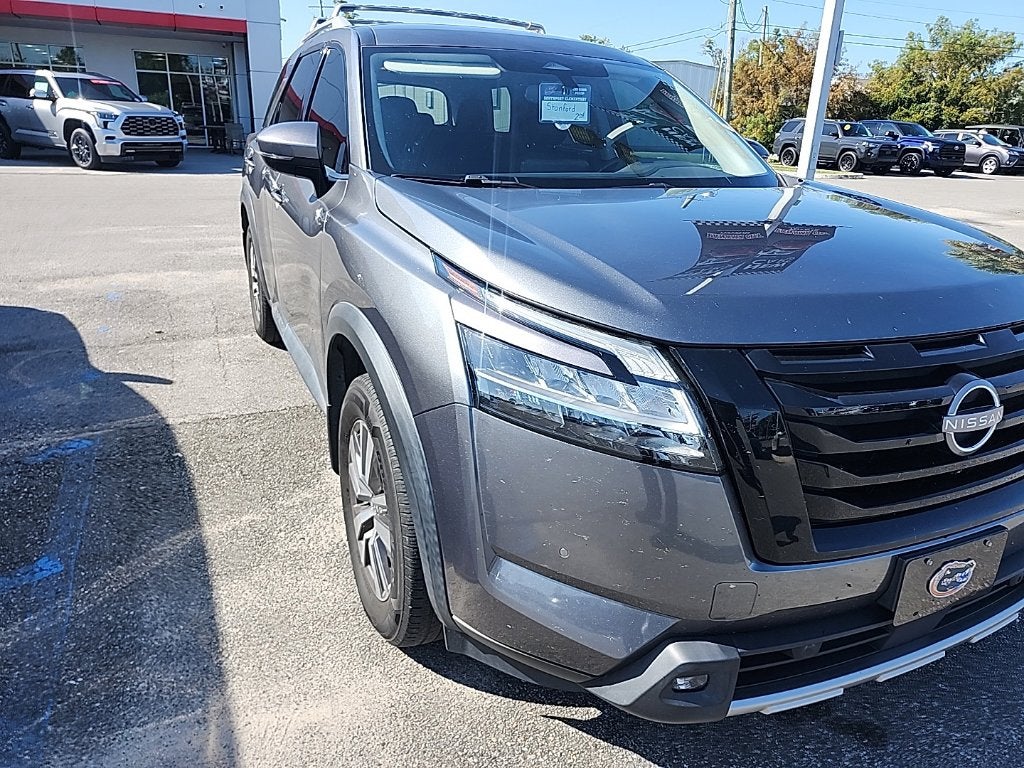 2022 Nissan Pathfinder SL